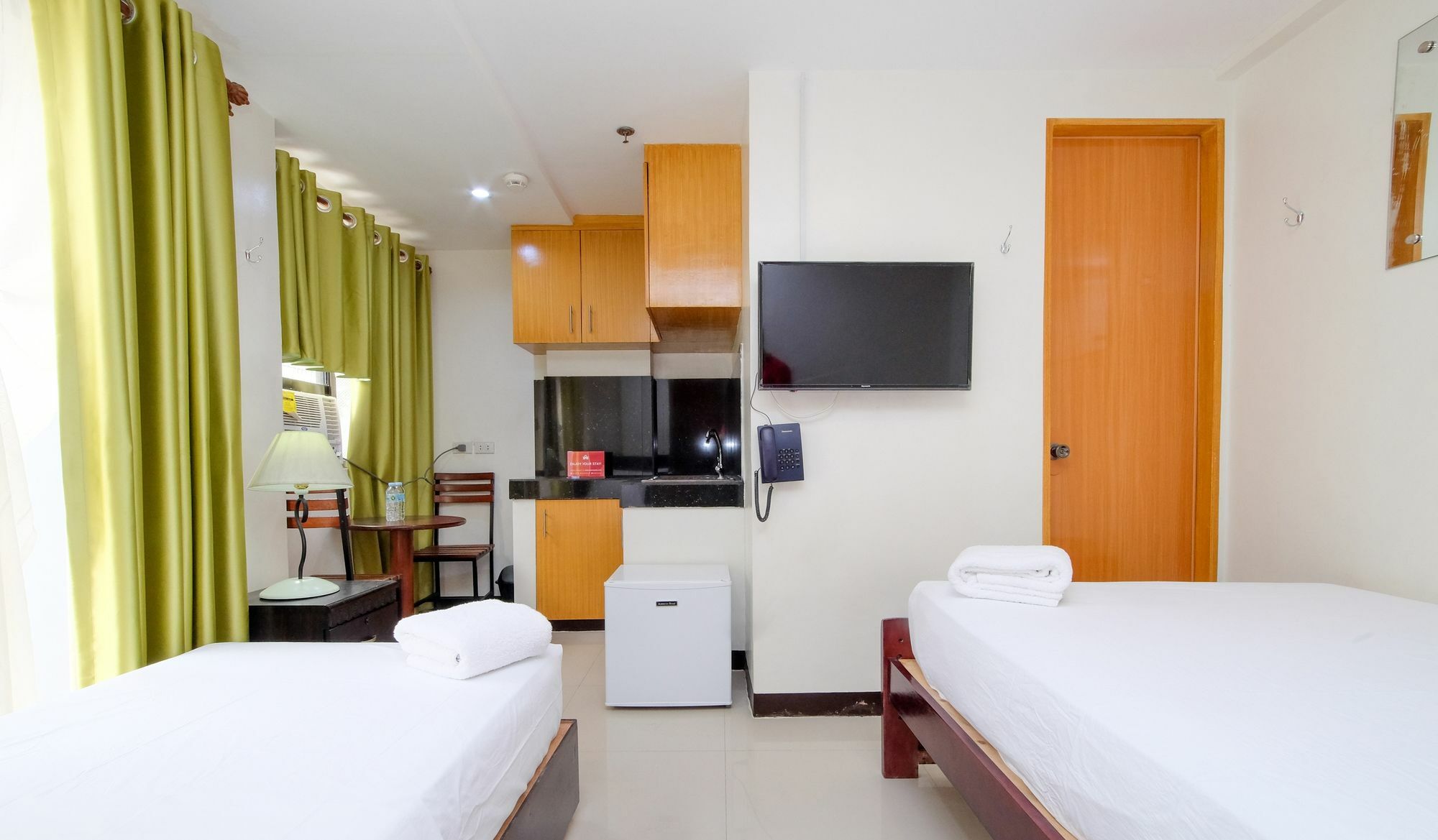Zen Rooms Time Travellers Makati Makati City Exterior foto