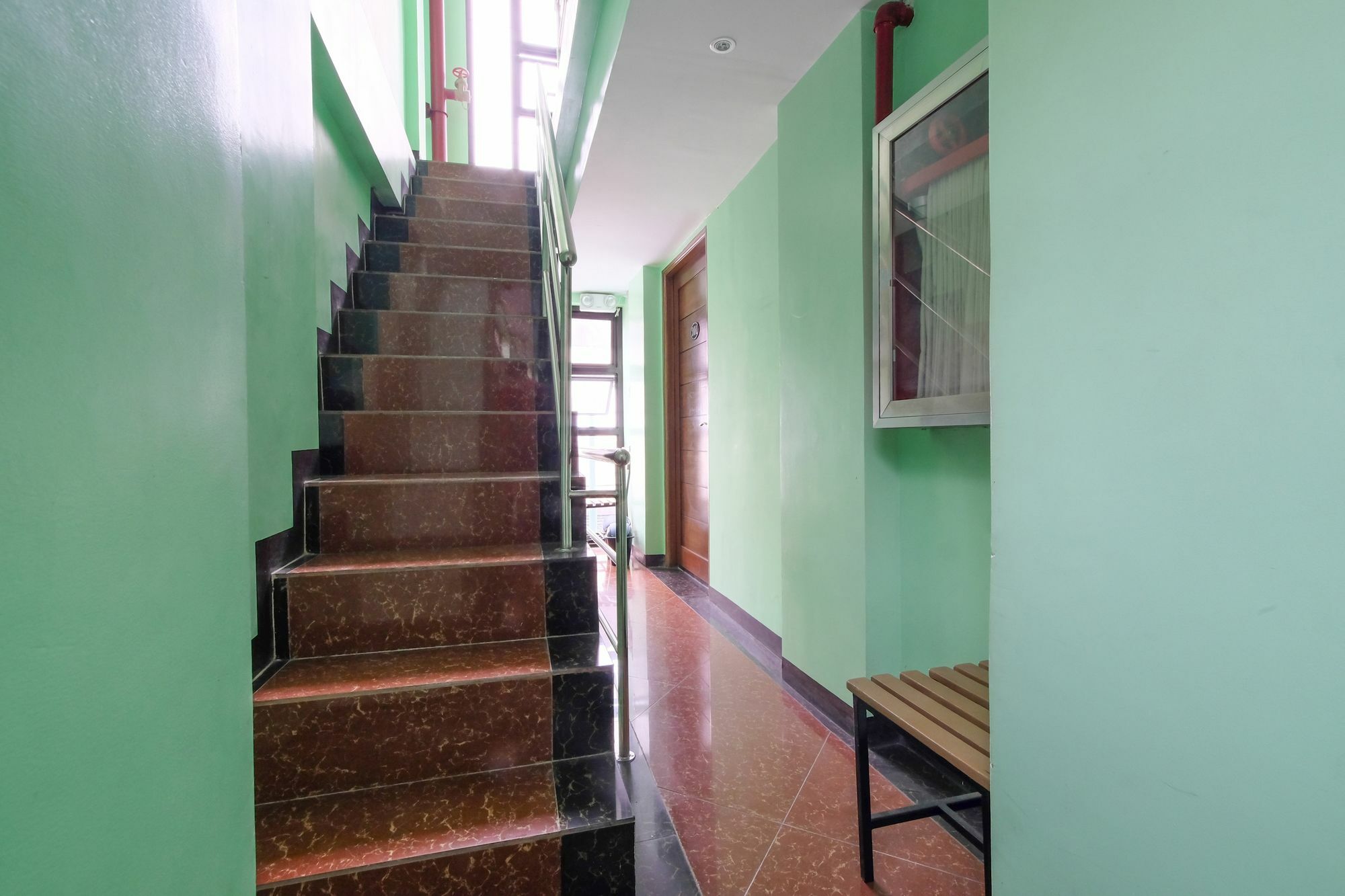 Zen Rooms Time Travellers Makati Makati City Exterior foto